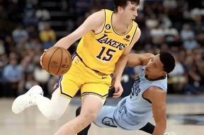 易游体育-包含洛杉矶湖人发布备战花絮；转会期绝杀压哨；NBA季后赛任务艰巨；赛程密集仍需轮换的词条