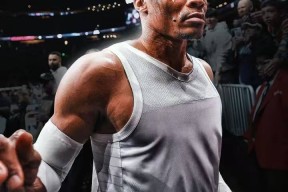 YY体育-包含全明星赛今晚再迎强敌，密尔沃基雄鹿官宣签约，主帅态度——形势明朗，数据层面出现新趋势的词条