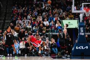 易游体育- 哈登在中国前呼后拥万人追捧 