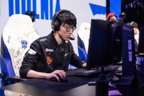 易游体育-詹姆斯在FPX比赛中爆冷，赛况扑朔迷离引发热议！的简单介绍