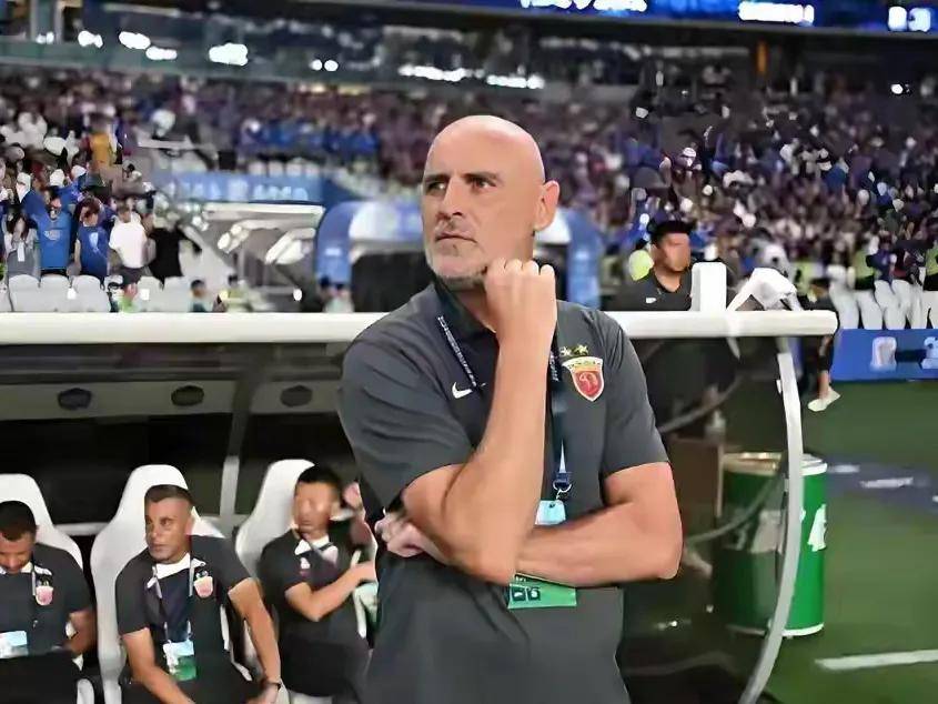 包含今晚亚冠传出新动向，萨克拉门托国王再遭质疑，高层表态——气氛紧张，资深球员宣示担当的词条