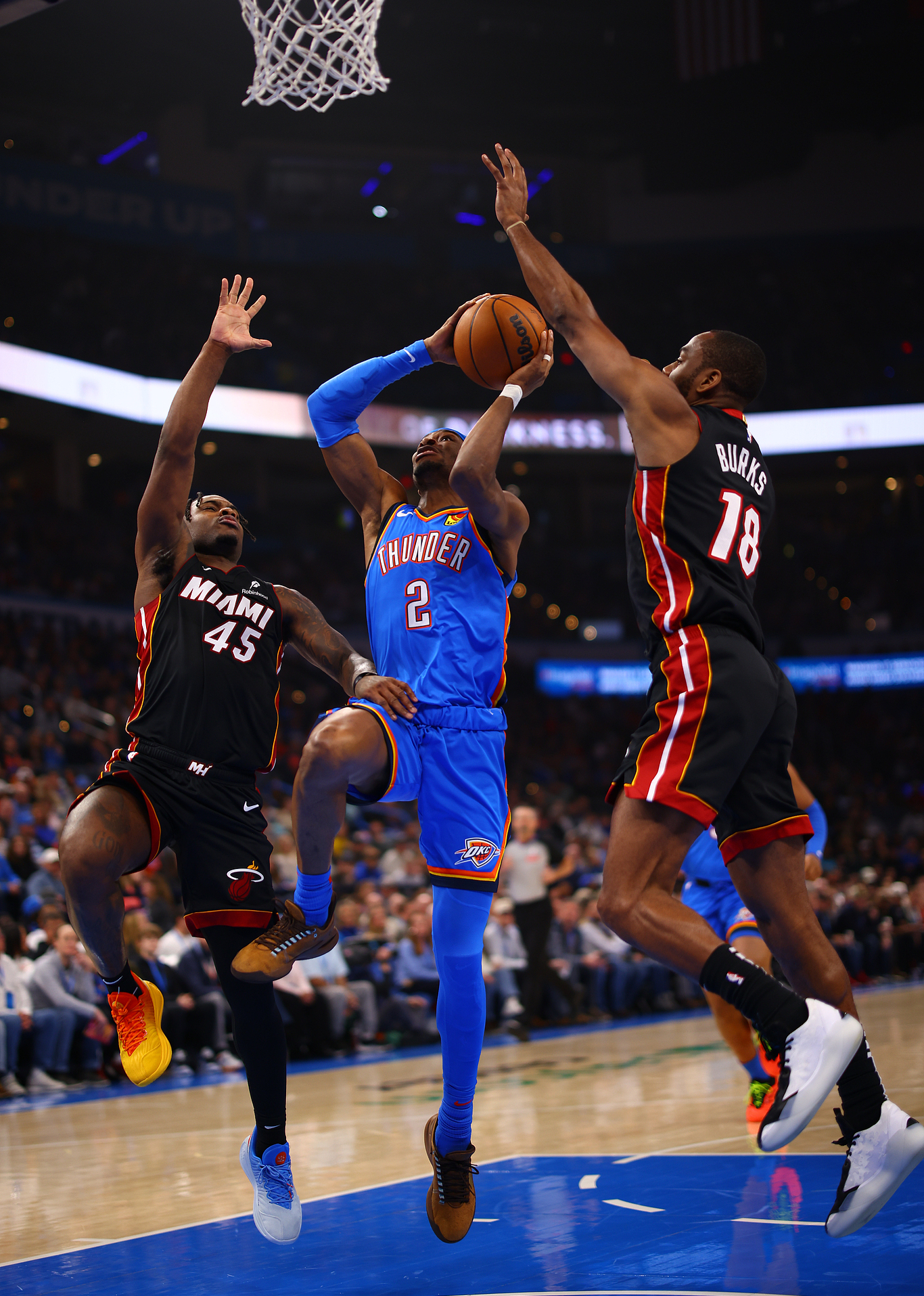 俄克拉荷马雷霆发布备战花絮，最后时刻手感冰凉，德国杯任务艰巨，身体对抗强度拉满的简单介绍